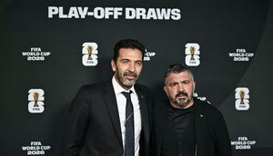 Gianluigi Buffon dan Gennaro Gattuso bahu membahu untuk membawa Timnas Italia lolos ke Piala Dunia 2026. (Fabrice COFFRINI / AFP)
