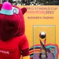 Maskot Piala Dunia U-17 2023, Bacuya dan trofi Piala Dunia U-17 2023 saat menyapa masyarakat yang hadir dalam Hari Bebas Kendaraan Bermotor di kawasan Bundaran HI, Minggu (15/10/2023). (Bola.com/Bagaskara Lazuardi)