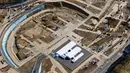 Pantauan dari udara sebuah kontruksi stadion baru yang sedang dibangun untuk Olimpiade Musim Panas 2020 di Tokyo, Jepang (10/12). Ajang olahraga internasional tersebut akan diselenggarakan di Tokyo pada tanggal 24 Juli-9 Agustus 2020. (Reuters/Kyodo)