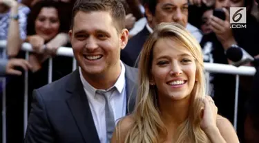 Michael Buble dan istri menyambut kelahiran anak perempuannya rabu lalu.