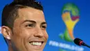  CR7 menyatakan dirinya fit dan siap bertarung dalam laga Portugal melawan Jerman pada Senin (16/6) (AFP Photo/FRANCISCO LEONG)