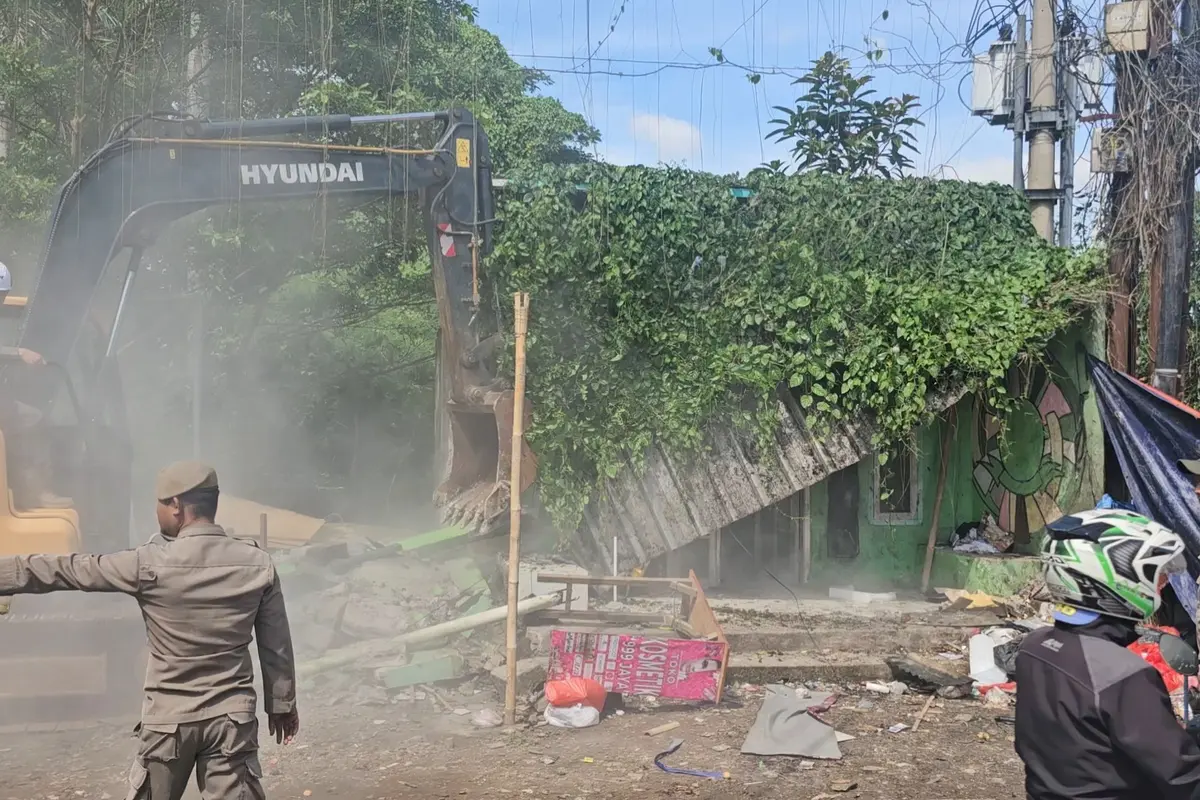 Penertiban bangunan liar di Depok. (Liputan6.com/Dicky Agung Prihanto)