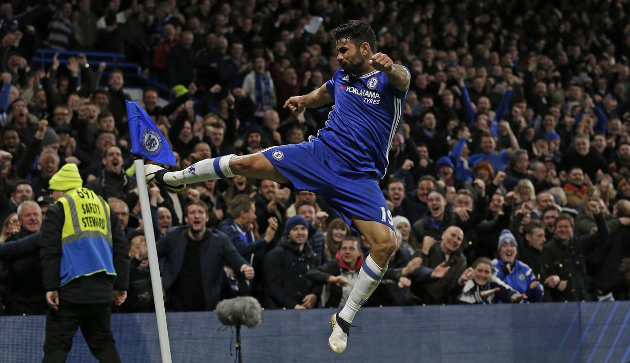 Diego Costa. Striker Brasil berusia 33 tahun yang terakhir membela Atletico Mineiro dan Januari 2022 bersatus tanpa klub ini pernah menjadi top skor Chelsea di Liga Inggris 3 musim berurutan mulai 2014/2015 hingga 2016/2017. Ia mencetak 20, 12 dan 20 gol di ketiga musim tersebut. (AFP/Ian Kington)
