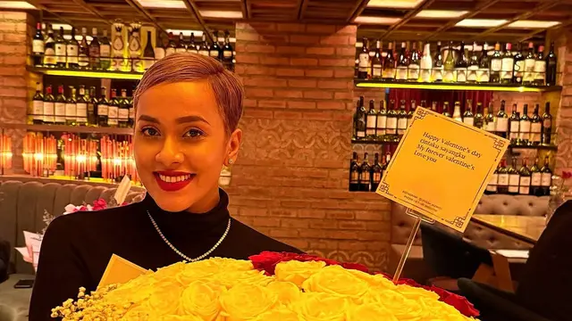 Potret Romantis Kimmy Jayanti Dinner Bareng Greg Nwokolo. (instagram/kimmyjayanti)