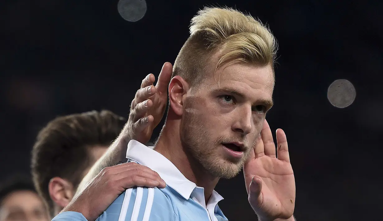 Pemain Celta Vigo, John Guidettimencetak satu gol saat mengalahkan Valencia 2-0 di Stadion Mestalla, Pada Lanjutan La Liga Spanyol,Senin (21/3/2016) dini hari WIB. (AFP/Josep Lago)
