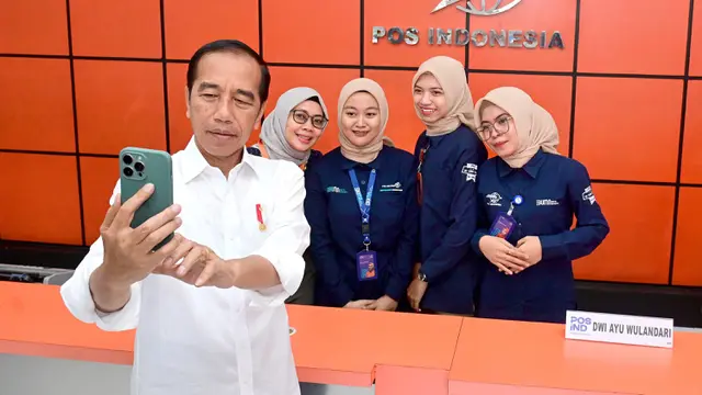 Jokowi Serahkan BLT El Nino