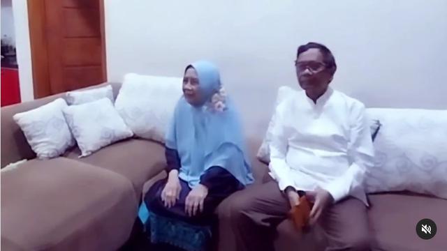 6 Potret Kebersamaan Mahfud MD dan Sang Ibunda, Selalu Memuliakan Ibu