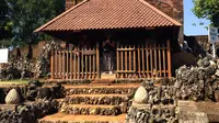 Gua Sunyaragi yang dibangun pada tahun 1596 merupakan salah satu maha karya para sesepuh Cirebon yang masih berdiri kokoh dan banyak dikunjungi wisatawan hingga kini. (Liputan6.com/Panji Prayitno)
