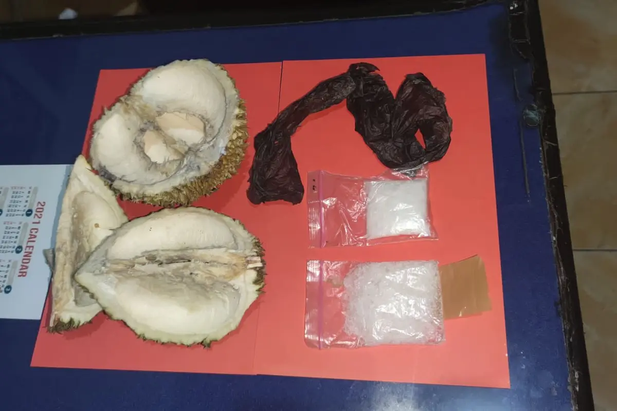 Barang bukti sabu yang dimasukkan ke dalam durian. Foto (Polres Way Kanan)
