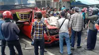 Kecelakaan beruntun di Jombang (Liputan6.com/Dian Kurniawan)