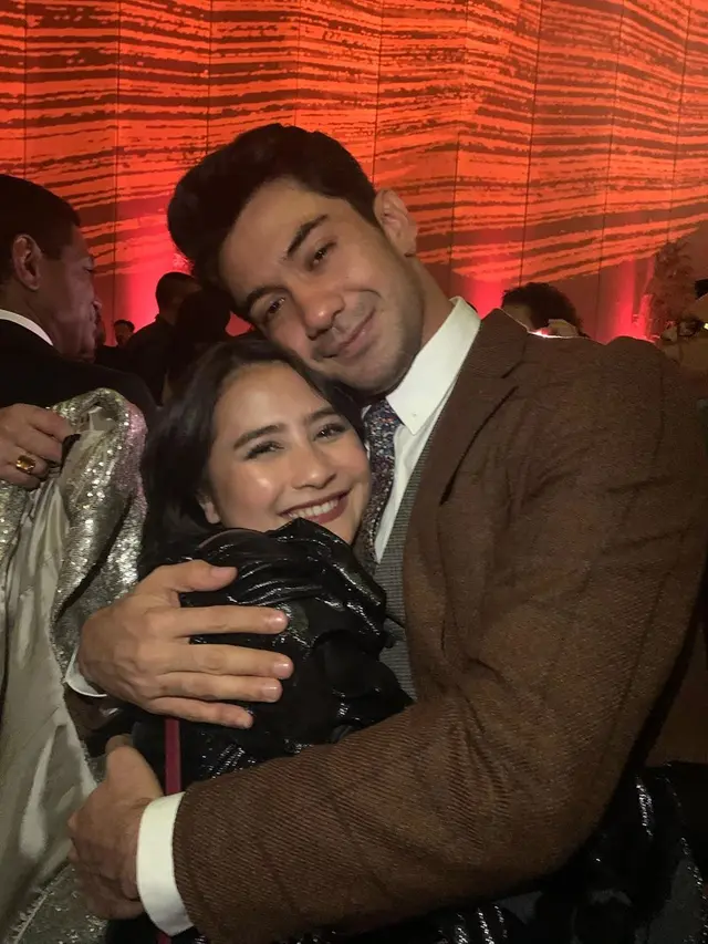 Pamer Cincin, Ini 7 Momen Kebersamaan Prilly Latuconsina dan Reza Rahadian