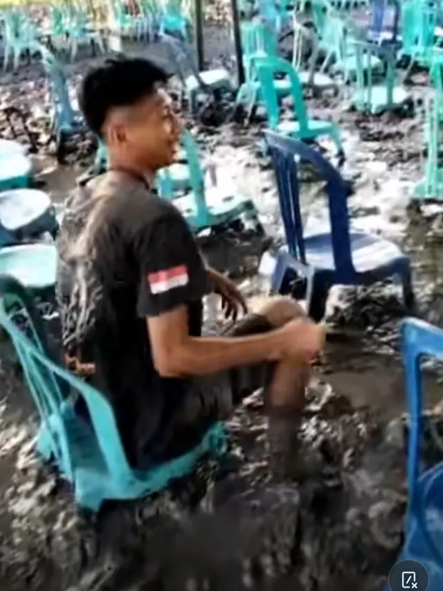 Hajatan di Tengah Sawah