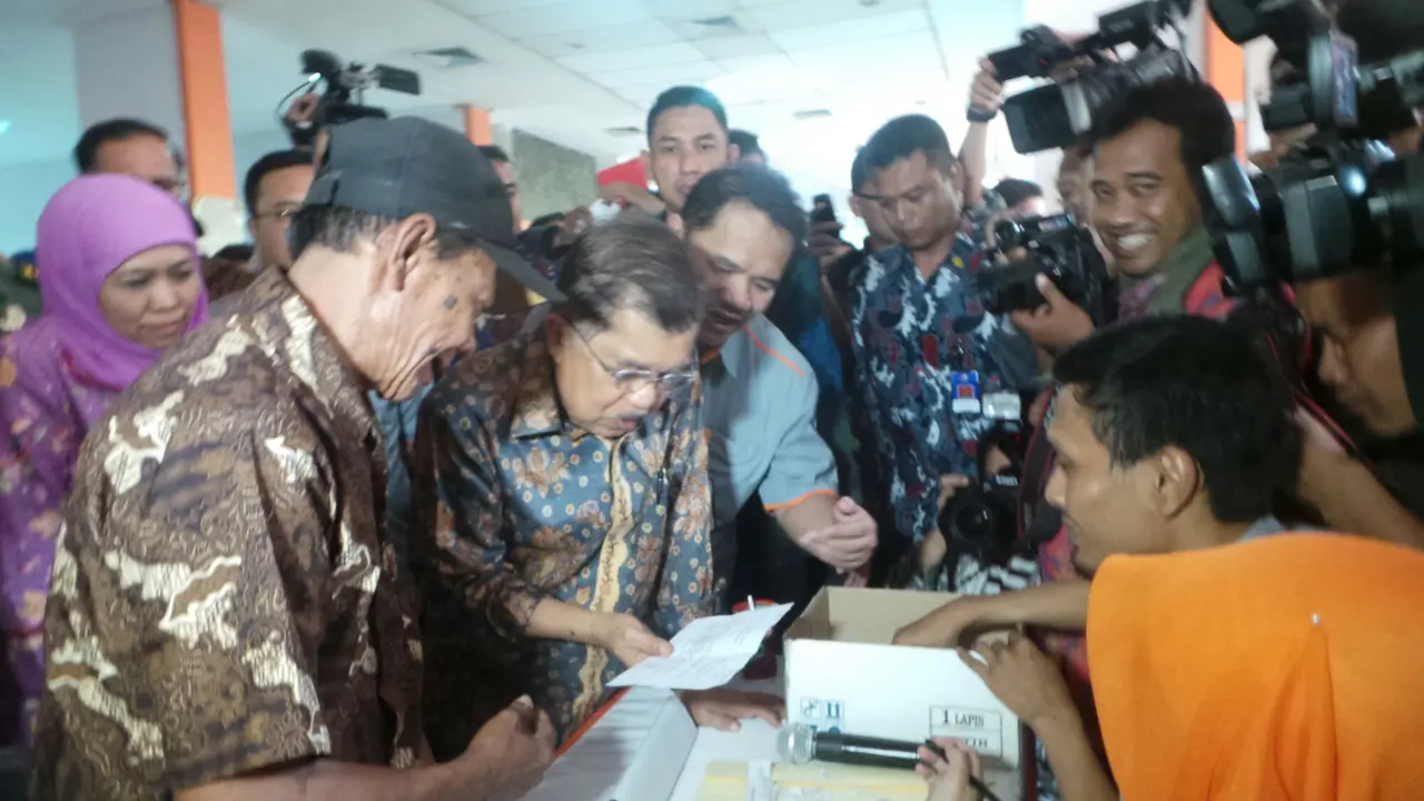JK tinjau pembagian PSKS