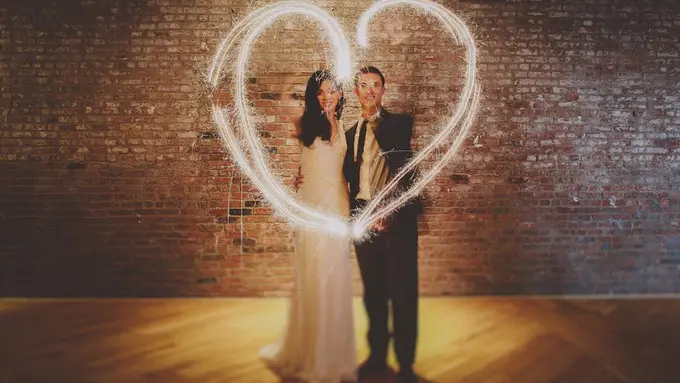 Pernak Pernik Cantik untuk Resepsi Pernikahan Bertema Antariksa