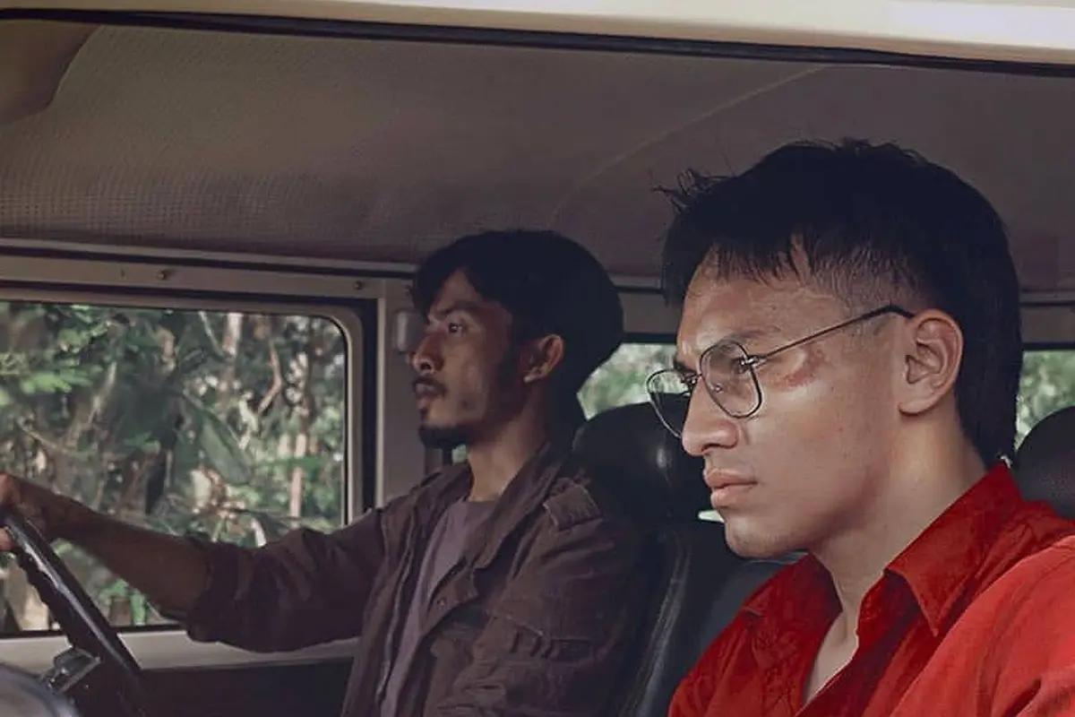 Jefri Nichol dan Aksara Dena dalam film Aum!