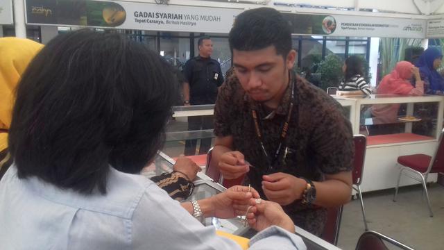 Kondisi lelang di Kantor Pusat Pegadaian, Jakarta. Jumat (26/4/2019).