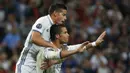 Penyerang Real Madrid, Cristiano Ronaldo, usai mencetak gol ke gawang Sporting CP. Melalui tendangan bebas pada menit ke-89, CR7 menyamakan kedudukan menjadi 1-1. (Reuters/Juan Medina)