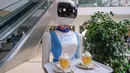 Ada tiga robot yang bertugas melayani pelanggan di Robot Cafe, Nairobi, Kenya. (AP Photo/Brian Inganga)