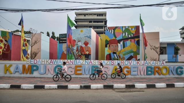 Warga Mulai Menghuni Kampung Gembira Gembrong