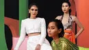 <p>Berpose untuk sebuah photosoot, Luna Maya terlihat mengenakan set puffer crop top lengan panjang, dengan puffer long skirt yang sama-sama berwarna putih. Foto: Instagram.</p>