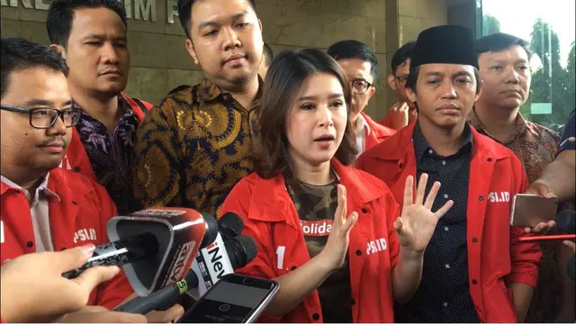 Ketua Umum PSI Grace Natalie menyambangi kantor Bawaslu (Merdeka.com/Hari Ariyanti)
