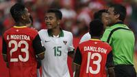 Wasit asal Malaysia, Nagor Amir Noor Mohamed, yang memimpin pertandingan Timor Leste vs Indonesia, Minggu (20/8/2017), di Stadion Selayang, Selangor. (Bola.com/Vitalis Yogi Trisna)