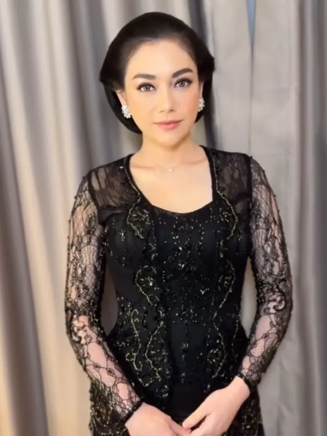 Inspirasi Kebaya Elegan ala Celine Evangelista (Instagram/@donnyndutmakeup)