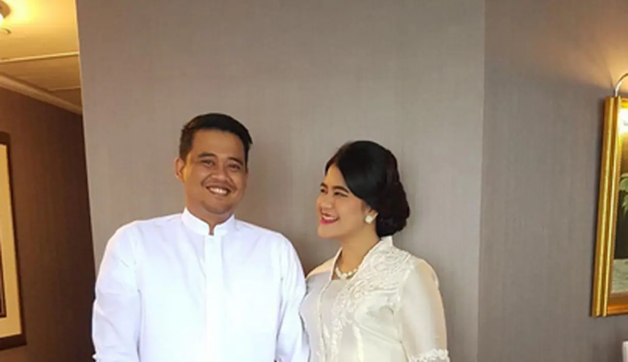 "Nah, dia ini ya yang paling awal suka sama aku, ngejar-ngejar aku. Ya kan? Kamu yang ngejar-ngejar aku kan," kata Kahiyang sambil tertawa yang dibantah oleh Bobby. (Instagram/ayanggkahiyang)