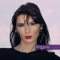 Memakai makeup ala Marilyn Monroe akan membuat tampilan kamu elegan sekaligus kasual. (Foto: Bambang E. Ros/Bintang.com, Digital Imaging: Muhammad Iqbal Nurfajri/Bintang.com, Stylish: Indah Wulansari/Bintang.com, Makeup: @rezyandriati, Model: Liliia).