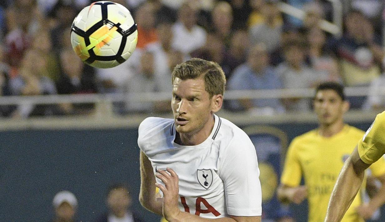 Bek Tottenham Hotspur, Jan Vertonghen (kiri) termasuk pemain andalan Belgia saat ini. Bersama timnas Belgia Vertonghen tampil sebanyak 90 kali dan mencetak enam gol. (Phelan Ebenhack/AP Images for International Champions Cup)