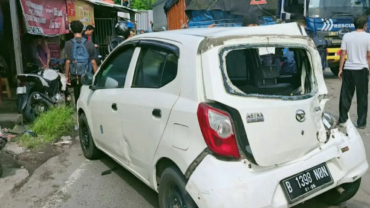 Kecelakaan beruntun di Karawang