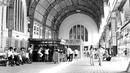 Stasiun Jakarta Kota medio 1970an. Suasananya seperti stasiun di Eropa. (Source: brilio.net/agt)