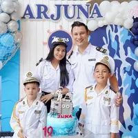Kini Arjuna Zayan sudah berusia 10 tahun. Titi dan Tian pun menggelar pesta meriah untuk merayakan momen spesial ini. [Foto: instagram.com/titi_kamall]