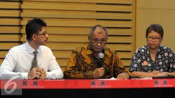 Ketua KPK Agus Rahardjo dalam jumpa pers di KPK, Jakarta, Selasa(12/4).  OTT yang dilakukan terkait kasus dugaan suap rencana penuntutan dalam kasus penggelapan dana BPJS di Tipikor. (Liputan6.com/Helmi Afandi)