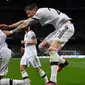 Selebrasi pemain Manchester United setelah Marcus Rashford mencetak gol ke gawang Barcelona dalam pertandingan leg pertama play-off babak gugur Liga Europa 2022/2023 yang berlangsung di Camp Nou, Jumat (17/2/2023). (AFP/Josep Lago)