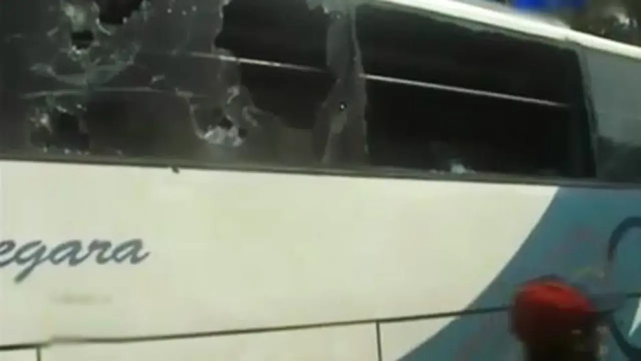 Bus-Bobotoh-Diserang