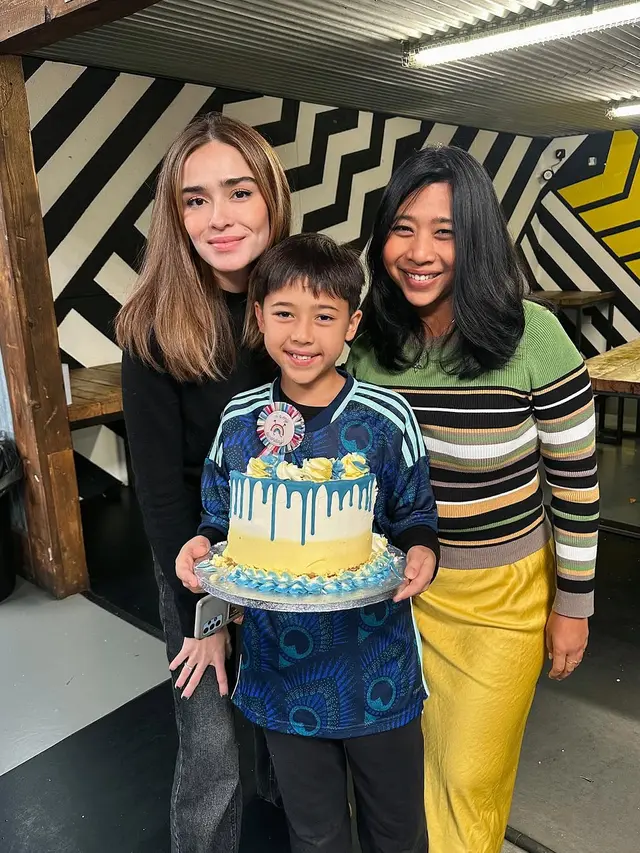 6 Potret Bradley Adik Yasmine Wildblood yang Beranjak Remaja, Terpaut 20 Tahun