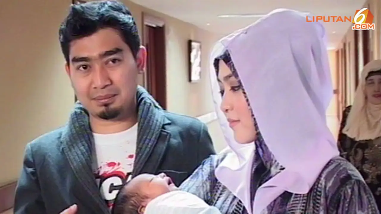 april-ustad-halo-seleb-130729b.jpg