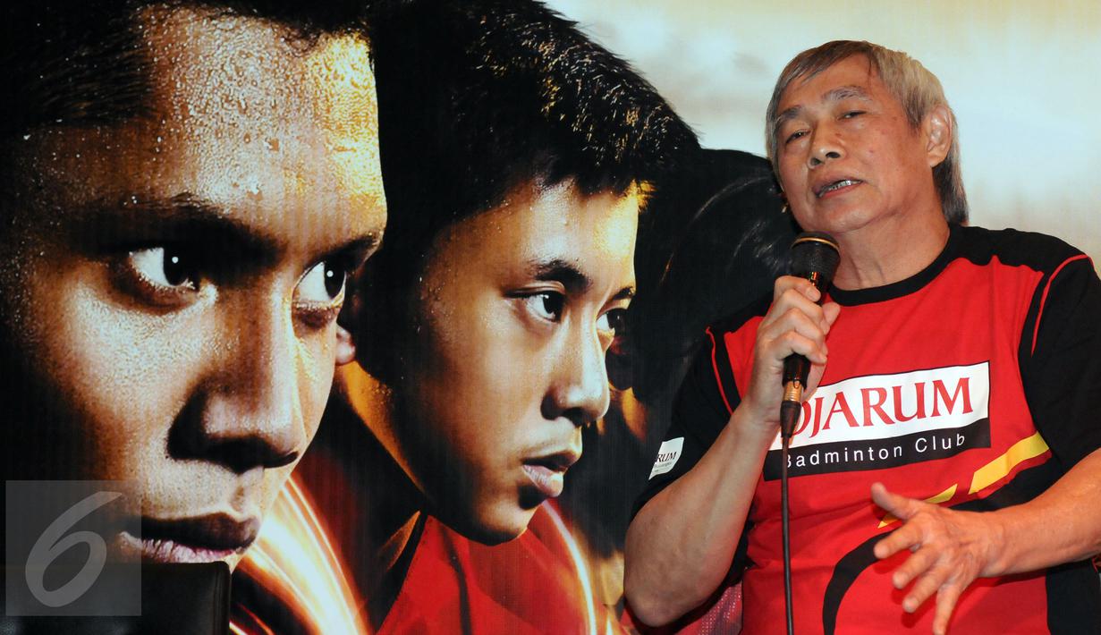 Tim pencari bakat PB Djarum, Christian Hadinata memberi keterangan terkait Audisi Umum Djarum Beasiswa Bulutangkis 2017 di Jakarta, Senin (6/3). Audisi akan berlangsung di delapan kota di Indonesia. (Liputan6.com/Helmi Fithriansyah)