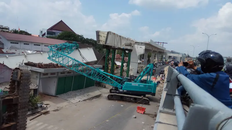 Steex Box Girder dan Crane LRT Palembang yang menimpa rumah warga beberapa hari lalu (Liputan6.com / Nefri Inge)