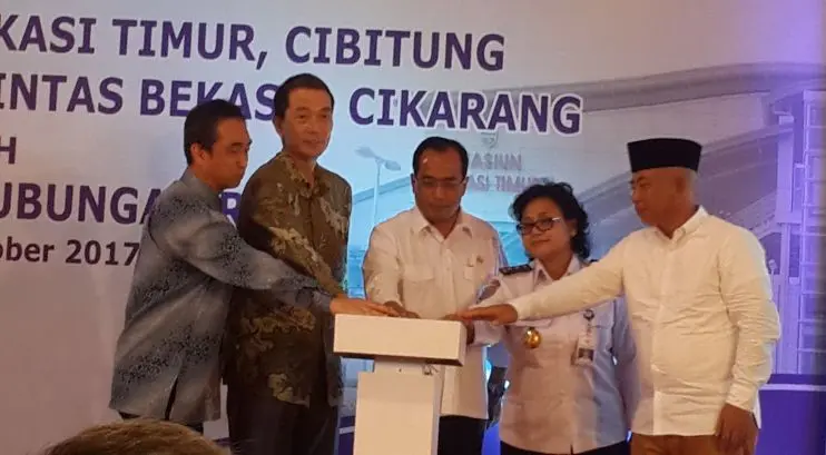 Menteri Perhubungan Budi Karya Sumadi meresmikan pengoperasian Kereta Rel Listrik (KRL) lintas Bekasi-Cikarang dan Stasiun Bekasi Timur Sabtu (7/10/2017).