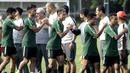 Pemain Timnas Indonesia U-22, Osvaldo Haay, saat latihan di Lapangan ABC, Senayan, Jakarta, Jumat (11/1). Pemain muda terbaik Liga 1 2018 itu baru bergabung pada hari kelima pemusatan latihan skuat Garuda Muda. (Bola.com/M Iqbal Ichsan)