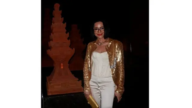 7 Potret Desainer Ternama Poppy Dharsono, Tetap Tampil Menawan Diusia yang Tak Lagi Muda
