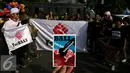 Masyarakat aliansi Forum Rakyat Bali di Jakarta melakukan aksi saat Car Free Day (CFD) di Bundaran Hotel Indonesia, Jakarta, Minggu (4/9). Dalam aksinya mereka bernyanyi menyerukan Tolak Reklamasi Teluk Benoa. (Liputan6.com/Johan Tallo)