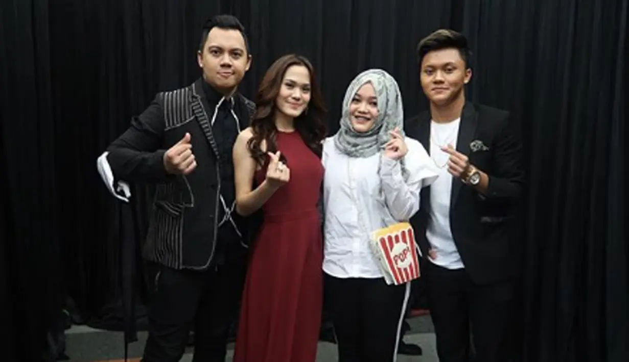 Kakak dan adik ini selalu saling mendukung. (Liputan6.com/IG/putridelinaa)