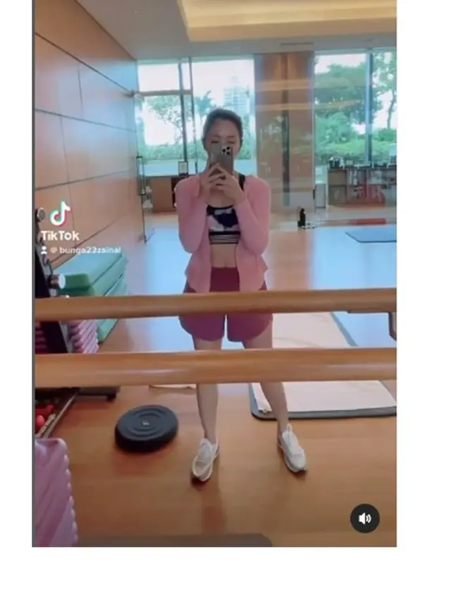 8 Potret Bunga Zainal yang Tetap Rajin Diet dan Olahraga, Disebut Terlalu Kurus