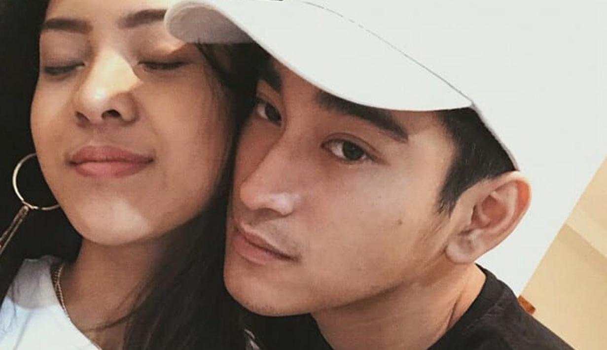 Ditanya wartawan ketika hadiri gala premiere film Tusuk Jelangkung di Lubang Buaya 6 tahun lalu, Anya tak menjelaskan penyebab putusnya dengan Bio One. Namun artis kelahiran 1995 ini membantah jika penyebab putusnya dengan Bio One adalah karena orang ketiga. Ada yang menyebut hubungannya saat itu adalah rekayasa, Anya Geraldine juga membantah hal tersebut. (Liputan6.com/IG/@babydemon_ofc)