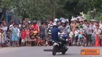 Citizen6, Sidrap: Aksi tersebut sangat berbahaya dan di lakukan oleh orang yang sudah berpengalaman di saksikan ratusan warga yang ada di Kelurahan Lautang Benteng, Kecamatan Maritenggae, Kabupaten Sidrap, Jumat (27/1). (Pengirim: Abdi Mantaring)