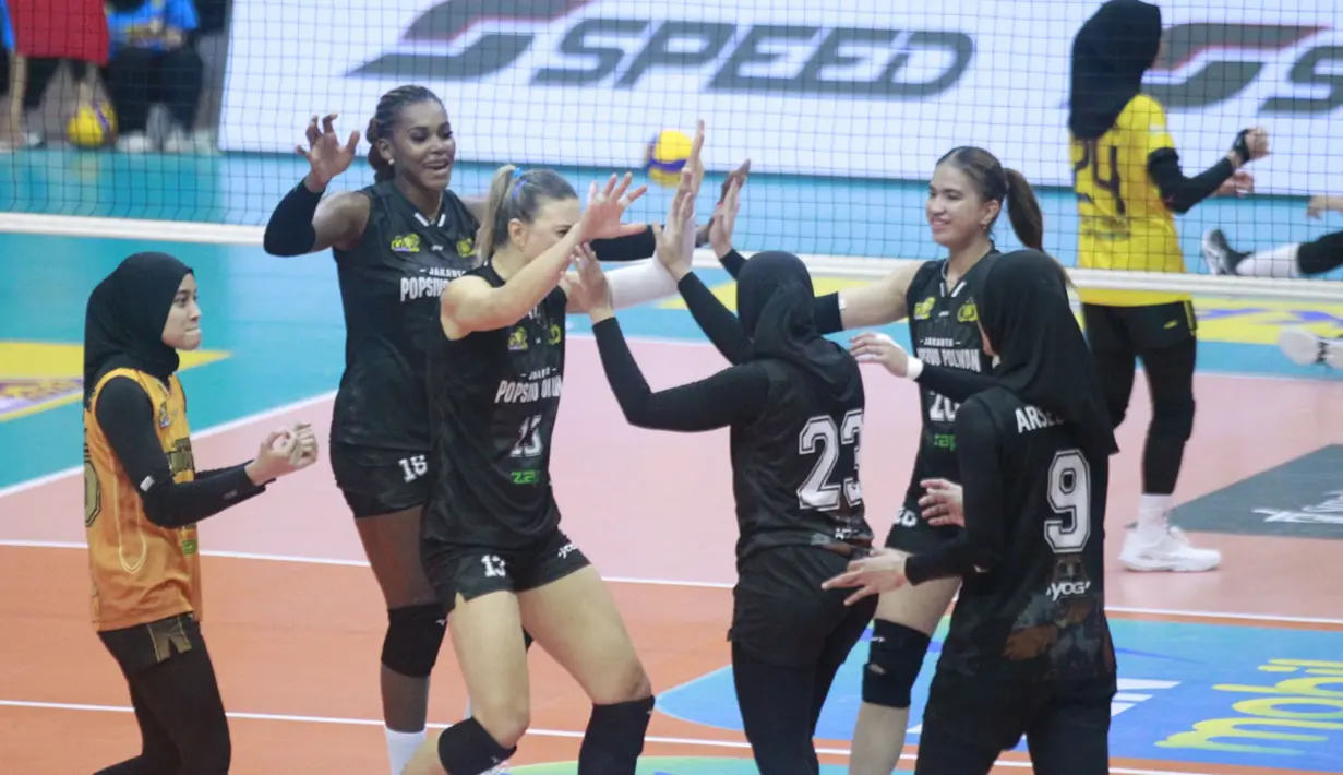 Tim putri Jakarta Popsivo Polwan berhasil menyapu bersih kemenangan dalam dua laga di Malang. Sementara Gresik Petrokimia Pupuk Indonesia  kembali tumbang di PLN Mobile Proliga 2025. (Dok. PLN Mobile Proliga 2025)