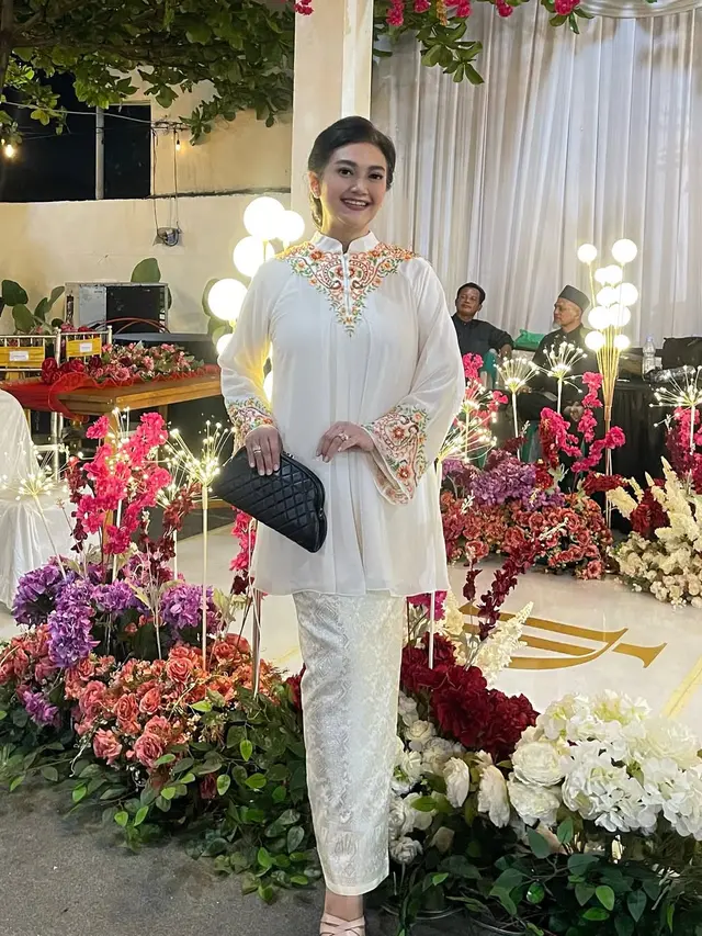 6 Outfit Kondangan Ala Bella Saphira, Inspirasi Tampil Fresh di Usia 50 Tahun